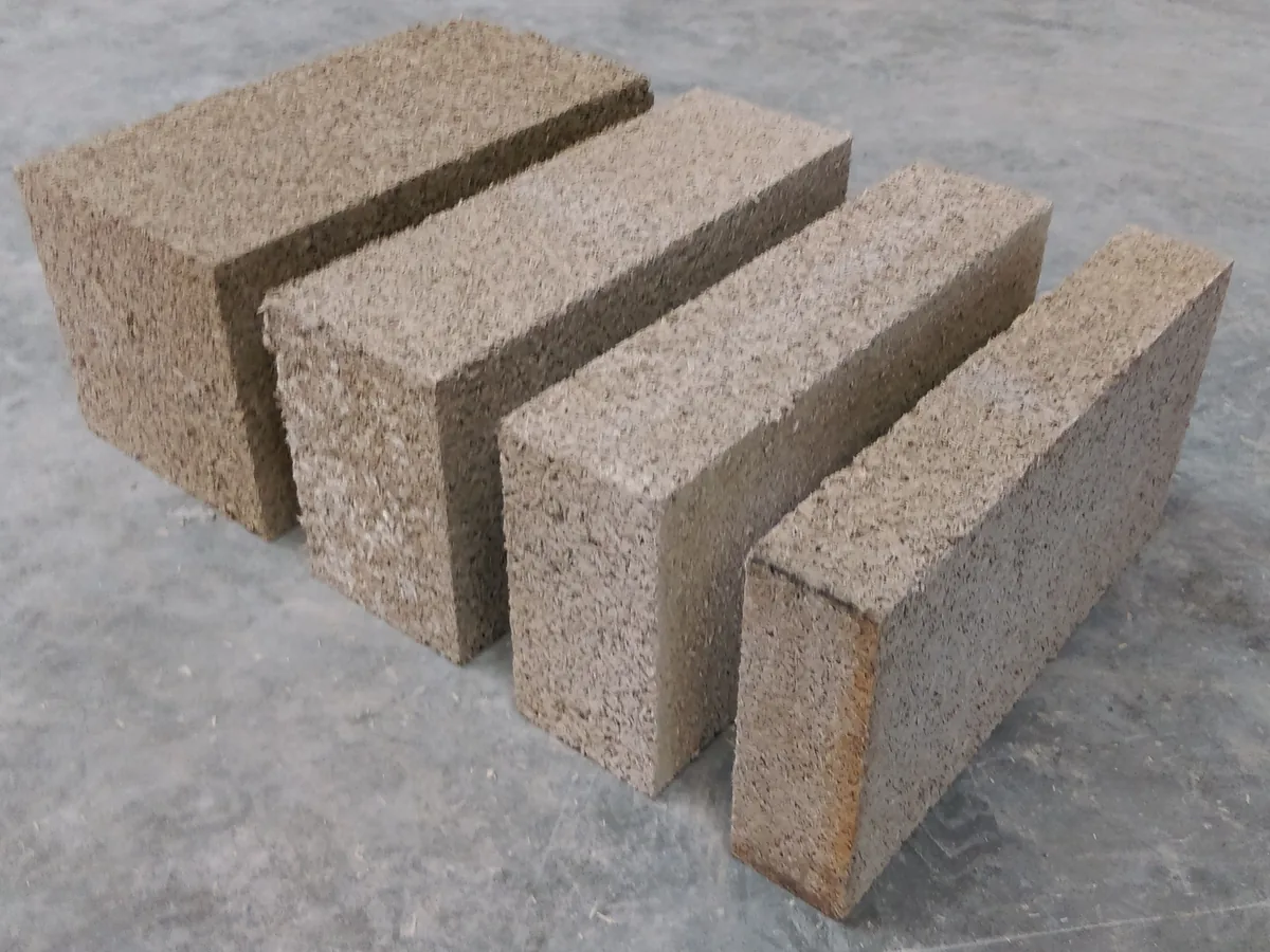 Les quatre épaisseurs de blocs MULTICHANVRE : 30, 20, 15 et 10 cm
