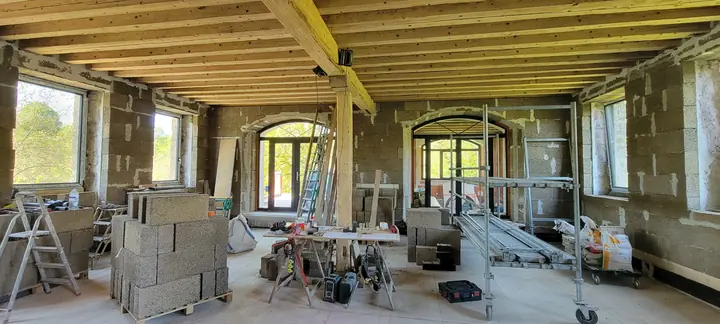 Rénovation d’une grande pièce : murs doublés en blocs MULTICHANVRE