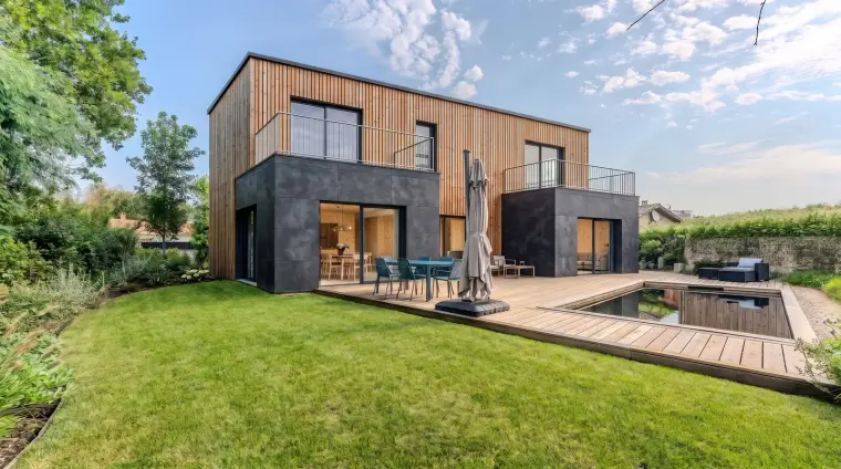 Maison neuve à ossature bois avec remplissage en blocs de chanvre